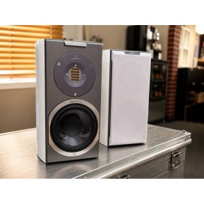 Audiovector R1 Avantgarde - brugt - i flot stand