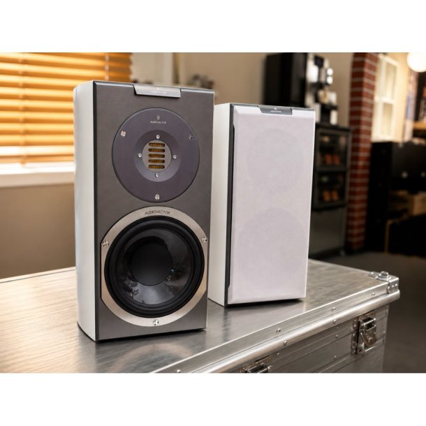 Audiovector R1 Avantgarde - brugt - i flot stand